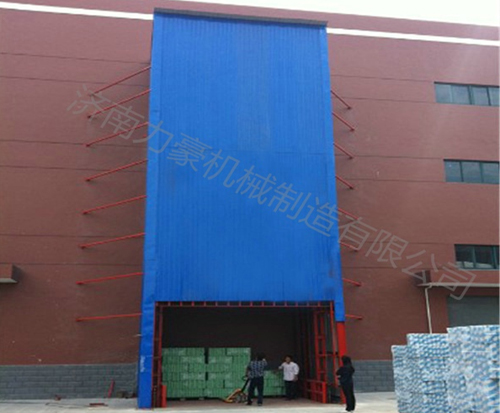 彩鋼瓦封閉導(dǎo)軌式升降機(jī)