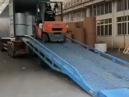 移動(dòng)式登車(chē)橋